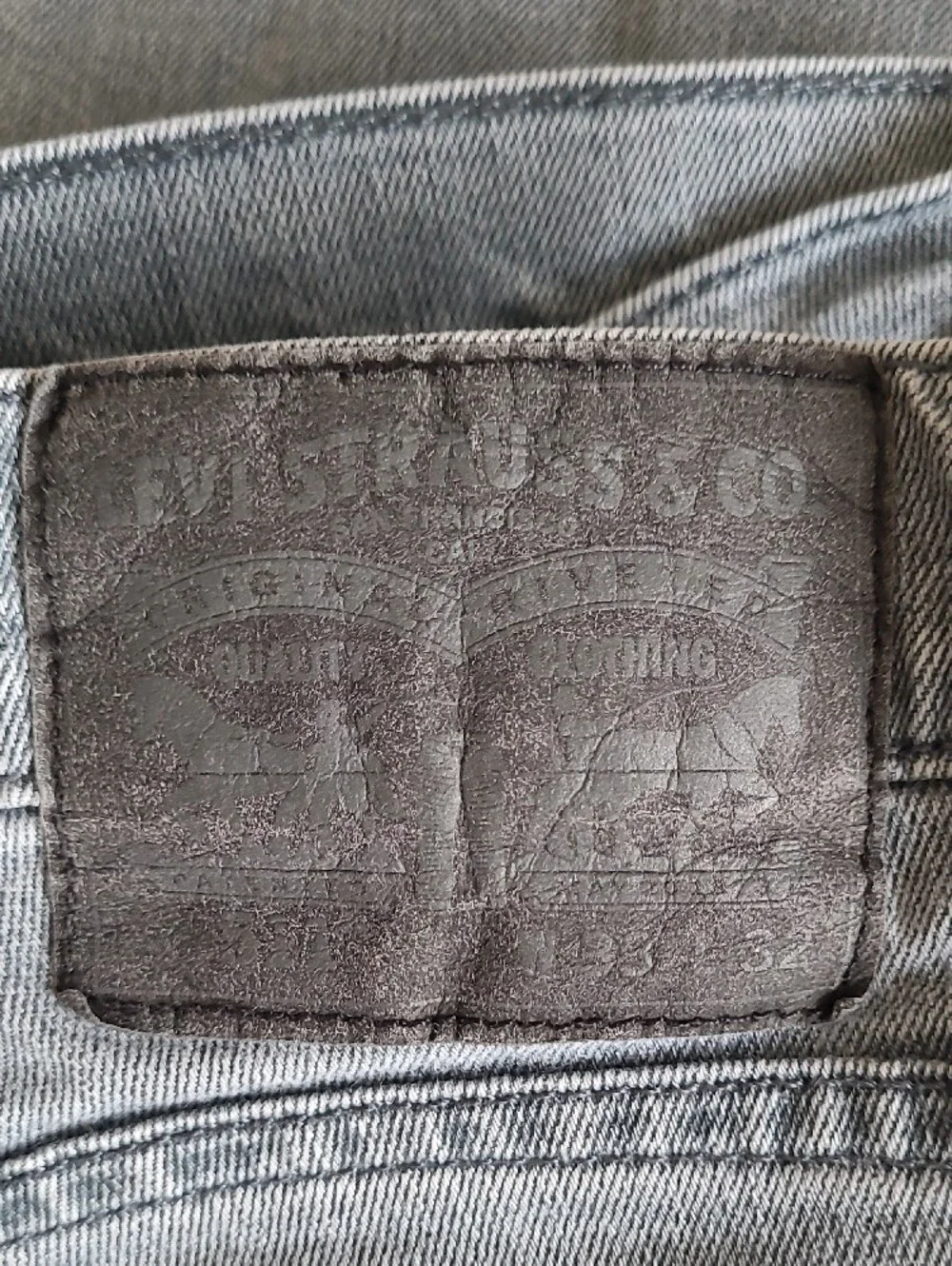 Levi's Men’s Light Wash Relaxed Straight Jeans